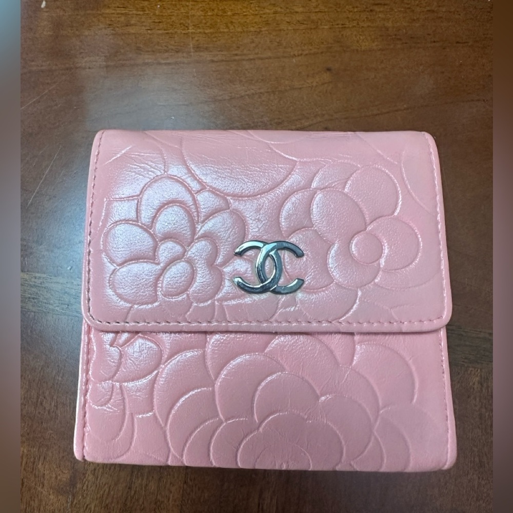 Chanel Pink Camilla Embossed
Leather Flap Bi-fold Wallet